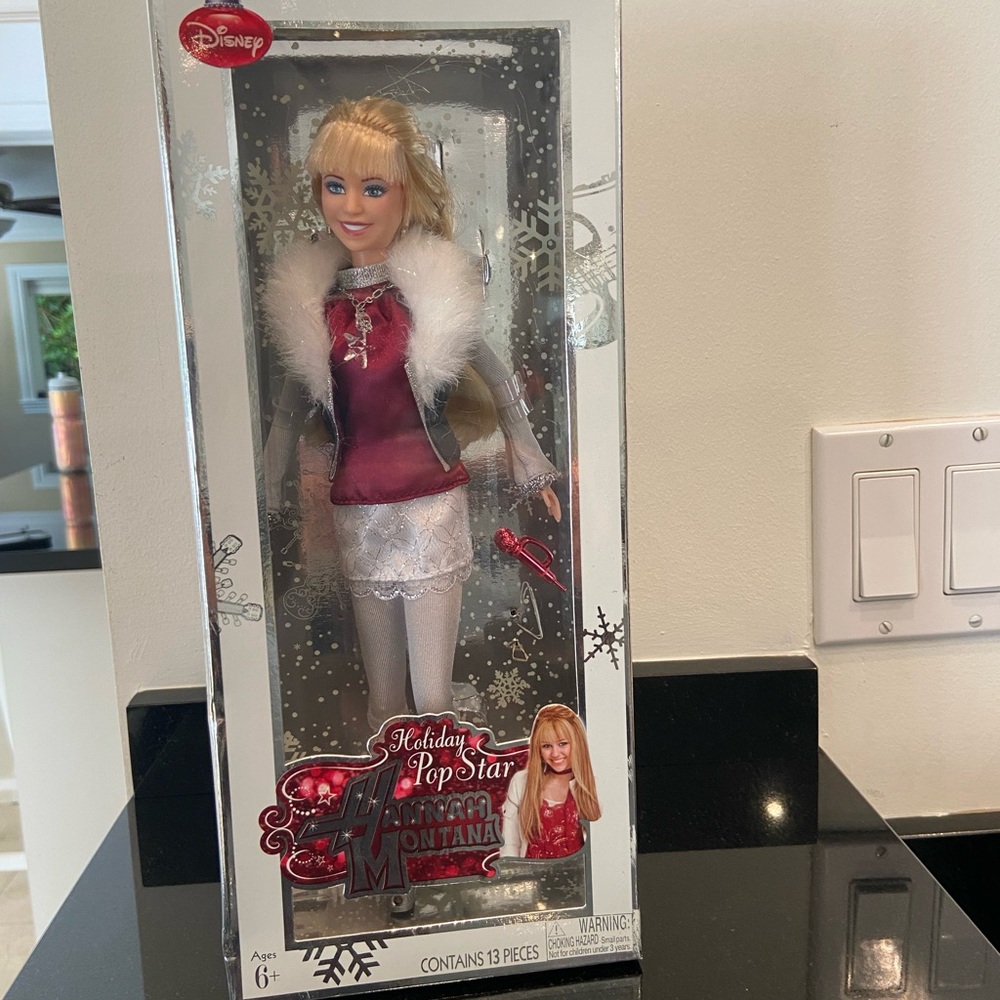 Hannah Montana Holiday Pop Star doll